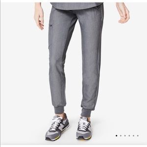 Zamora petite small jogger scrub pants from Figs.